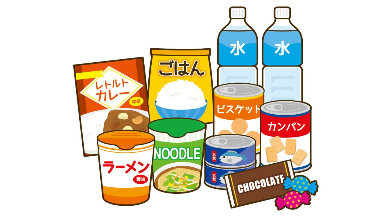 水、レトルト食品、ご飯、缶詰、ビスケットなどの非常食