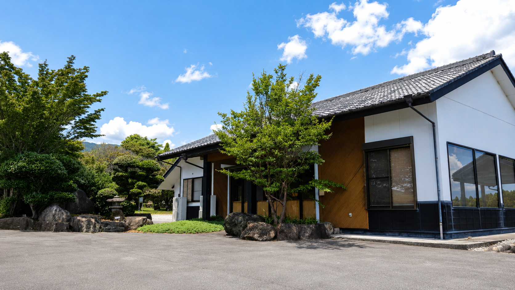 宮崎県川南町の日向灘を望む漢方薬局ほどよい堂の店舗外観